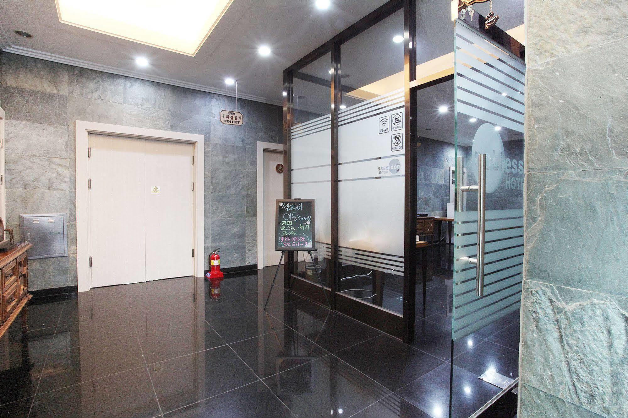 Noblesse Hotel Jeju Bagian luar foto