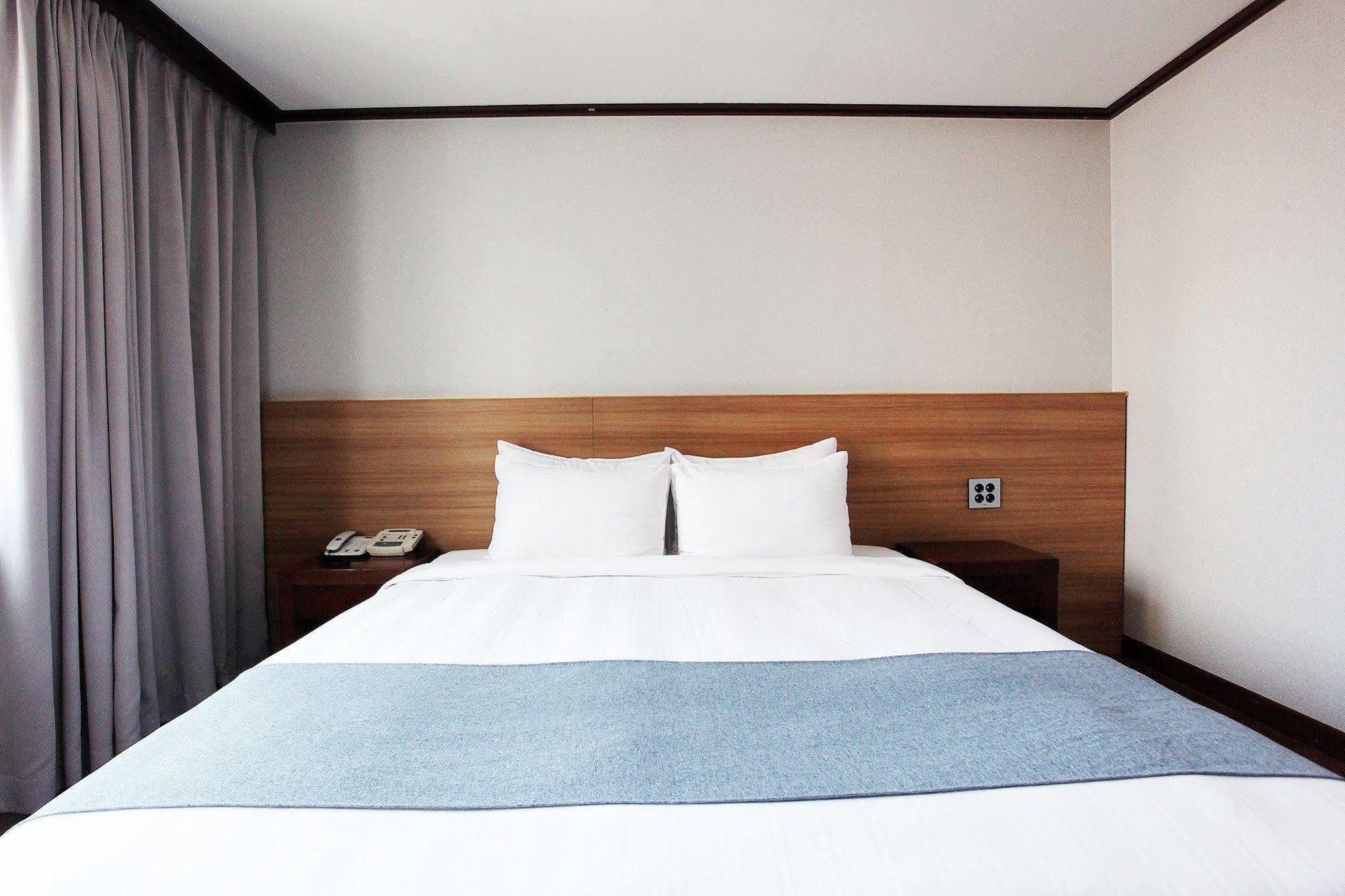 Noblesse Hotel Jeju Bagian luar foto