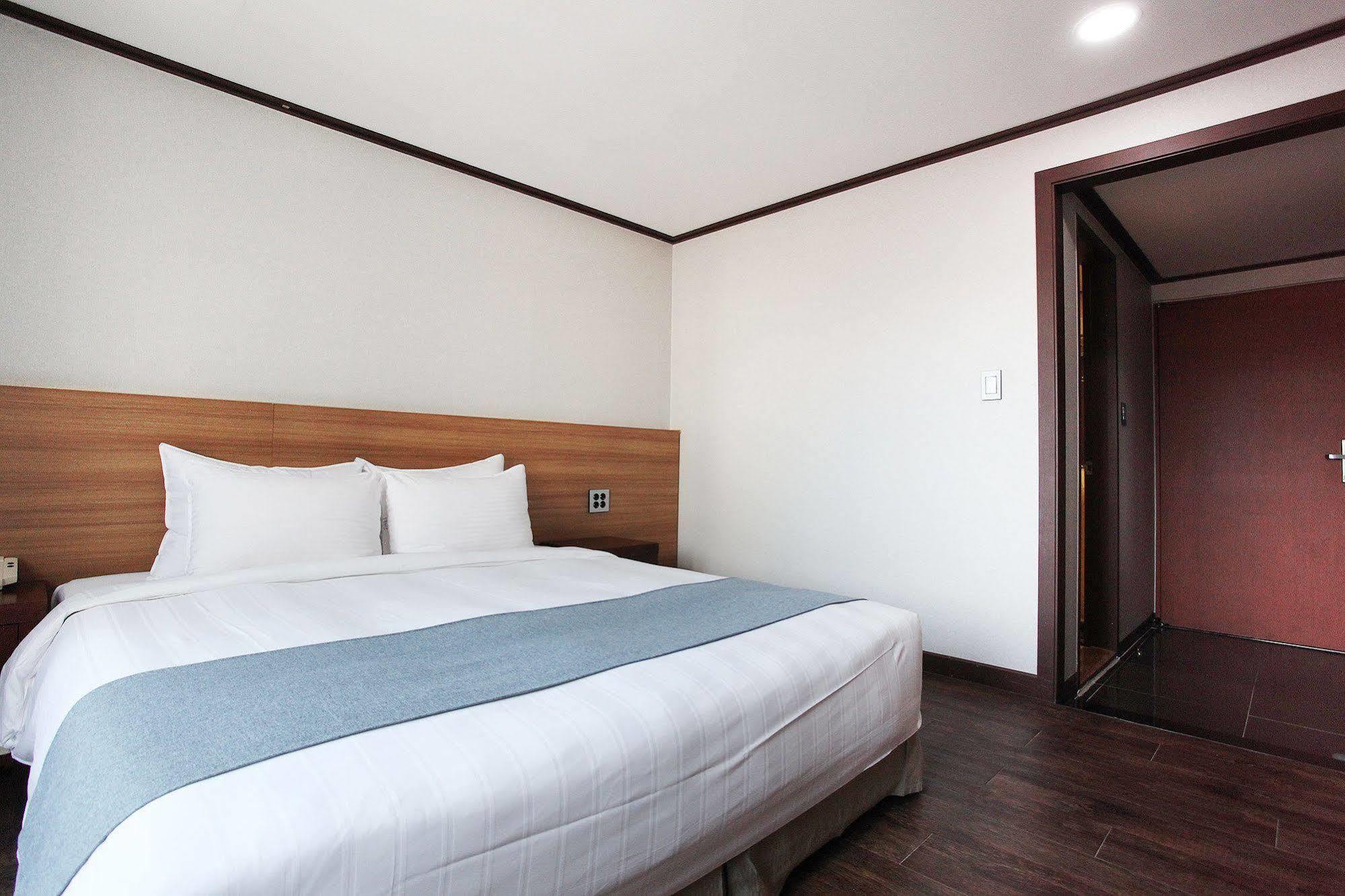 Noblesse Hotel Jeju Bagian luar foto